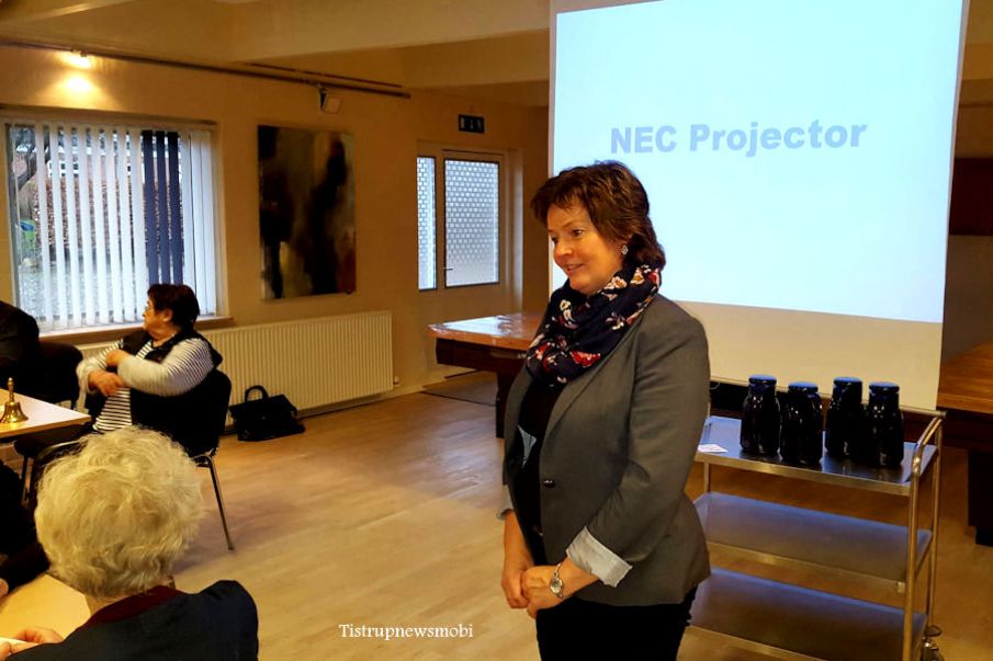 Foredrag v/Anni Mathiasen (MF) - "Vejen til og arbejdet på Christiansborg", var godt besøgt.