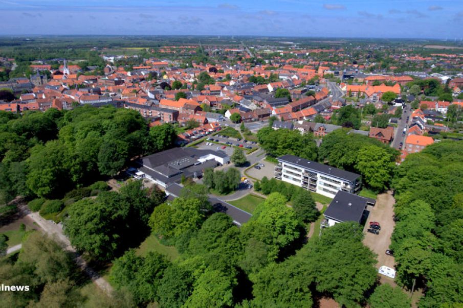 Video: Arnbjerg og Varde Miniby set fra luften..