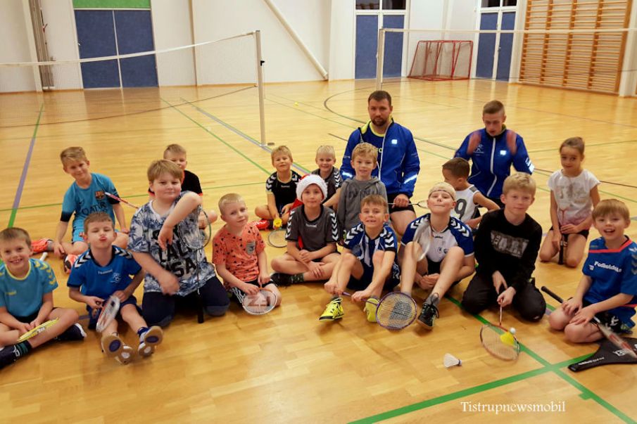 Hyggelig badminton aften i THGU badnintonafdeling - Se billeder og filmklip