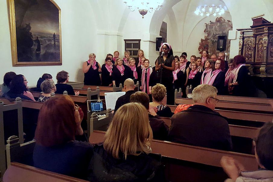 Indslag - NEEMA Gospelkor fyldte i aften Tistrup Kirke med glæde og sang.
