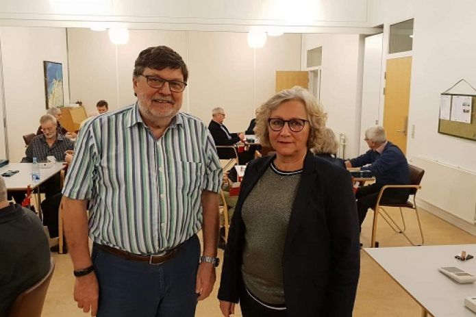 Tistrup Bridgeklub modtog 10000 kr. fra Sydbank