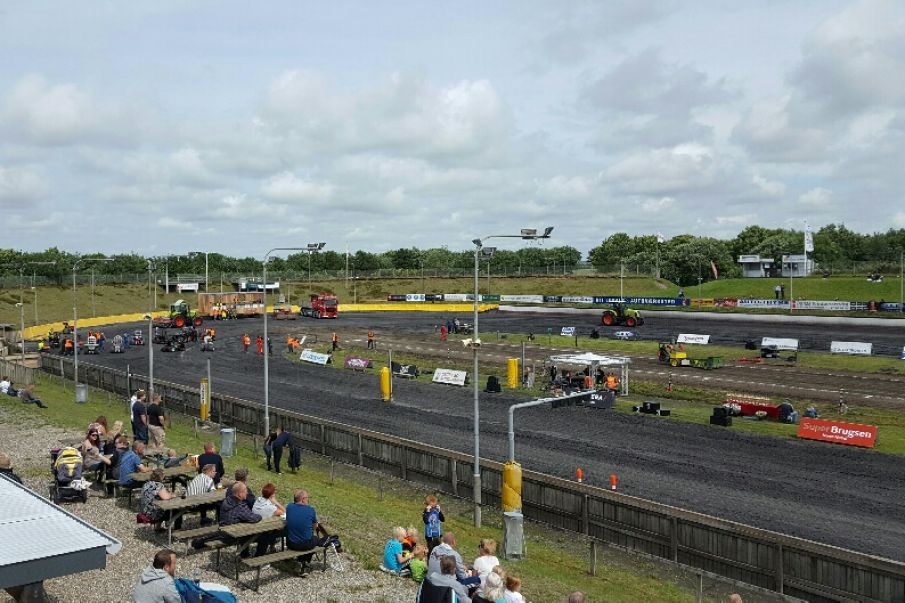 Tractor pulling i dag på Varde motor Arena i Outrup.