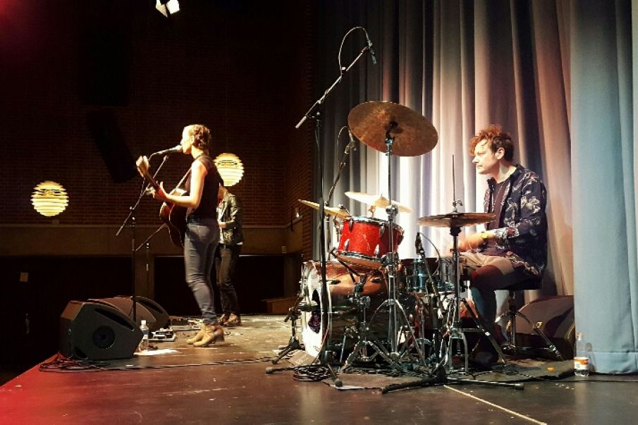 Indslag: Musiker Mathilde Falck gæstede Campus i Varde 